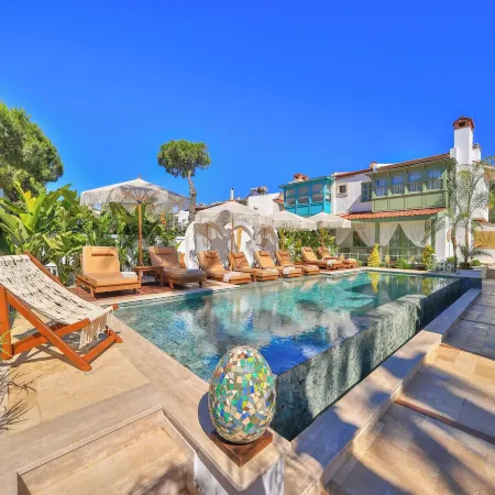 Palas Alaçatı - Adult Only