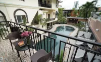 The Palace Indochine Hotel - piscina