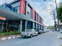 Tanatnan Hotel - parking