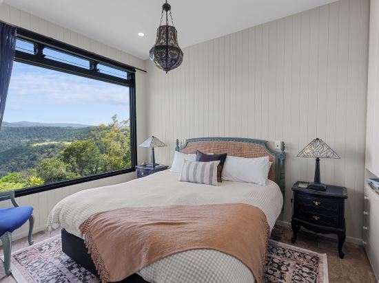 Escape to Serenity in Beechmont Luxurious Cabin Retreat