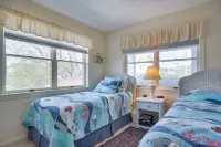 Breezy Oak Bluffs Condo - Steps to Inkwell Beach! - balcony