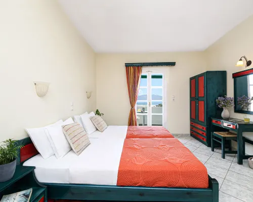 Villa Harmony Hotel berhampiran Pantai Plaka