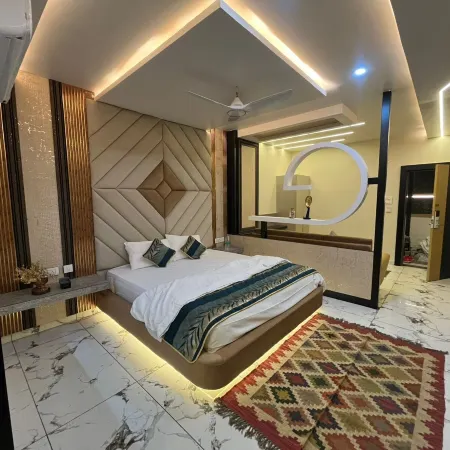 The Hotel Emerald