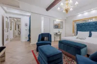 Ca Dell'Arte Hotels near A Plus A Gallery