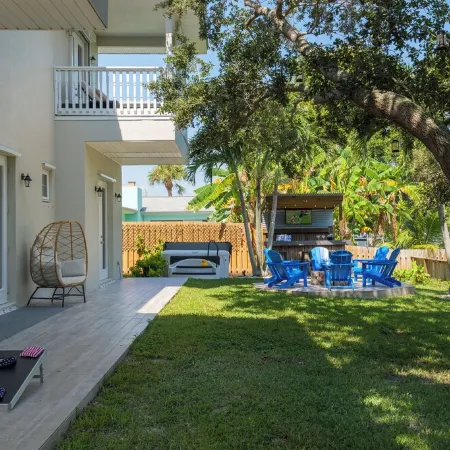 4Br Waterfront Retreat - Private Dock, Kayaks, Hot Tub & Tiki Bar  Walk to Beach