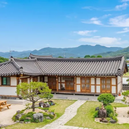 Hanok 1st Street Отели рядом с достопримечательностью «Астрономическая обсерватория «Чхомсондэ»»