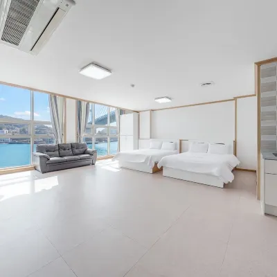 Yeosu Turtle Ship Pension Hotels near متحف هامل