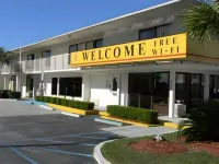 Super 6 Inn & Suites - Pet friendly