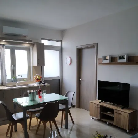 Fotaki's Home - Comfortable Newbuilt 2 Bedroom Home, 20 Meters from the Sea