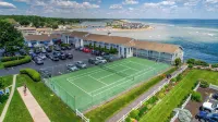 The Sparhawk Oceanfront Resort - Motels