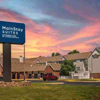 MainStay Suites Appleton Airport - Fox River Mall Area Hotel Exterior