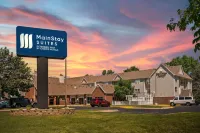 MainStay Suites Appleton Airport - Fox River Mall Area - parking