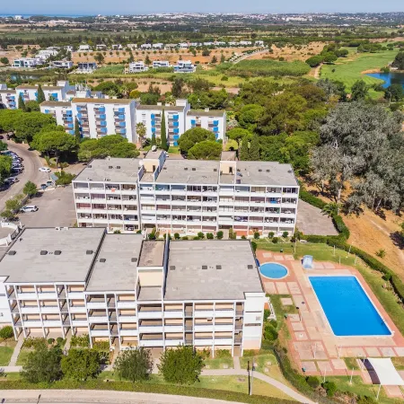 Pé do Lago 1 Bedroom Apartment with Pool
