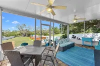 Baileys Bluff Waterfront Escape, Heated Pool near Gulf Island Beaches - 4-Sterne