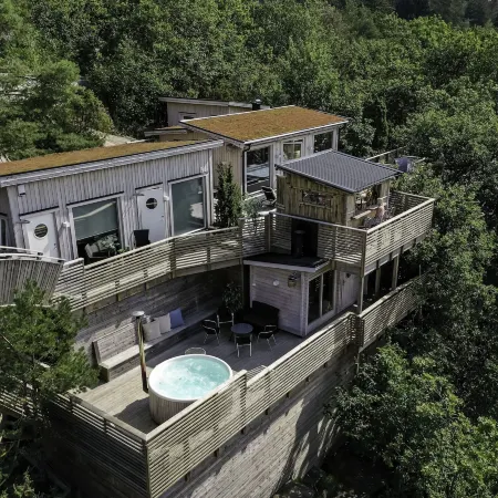 Treetop Spa Hangout & Hotel