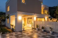ELIVAAS Signature Shourya Aravalli 4BHK - Kitchens