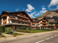 Montana Lodge & Spa, by R Collection Hotels Hotels near Arp