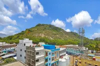 Ponnis Hotel - 3-Star