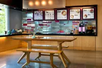 Aloft Chicago O'Hare - breakfast