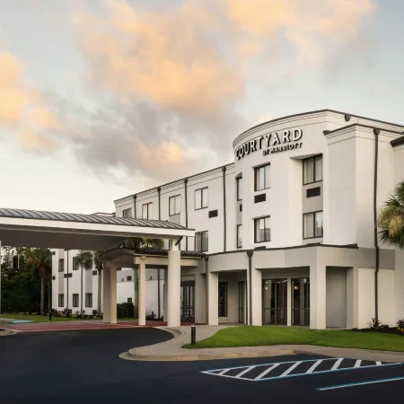 Courtyard by Marriott Brunswick