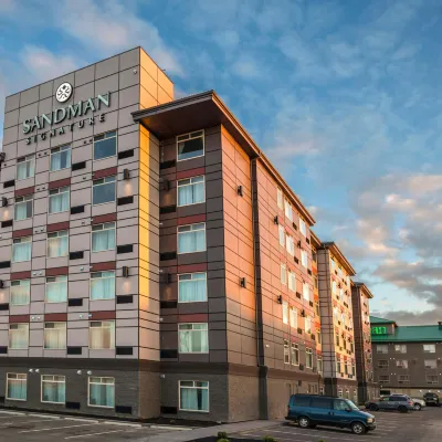 Sandman Signature Calgary Airport Hotel Hotels near McKnight - Westwinds C Train