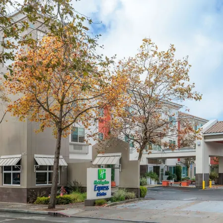 Holiday Inn Express & Suites BERKELEY by IHG バークレーのホテル