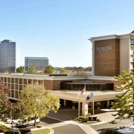 DoubleTree by Hilton McLean Tysons