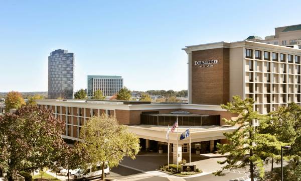 DoubleTree by Hilton McLean Tysons