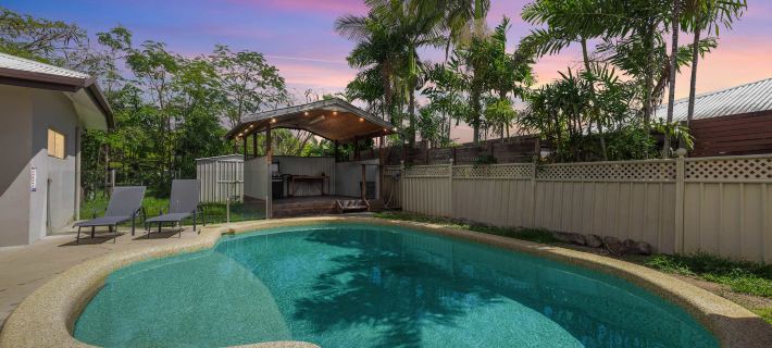 Seednest 7 bedroom beach house Pool &Game Room Hoteles en Trinity Beach