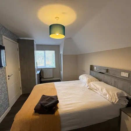 Spacious three bedroom Near Royal Holloway