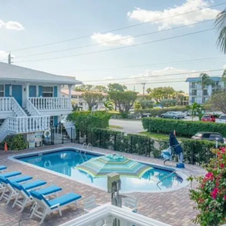 Carriage House Resort Motel