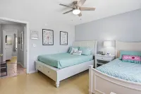 Not quite ocean front, but almost! Just a few steps to the sand! Pet friendly. - 4つ星