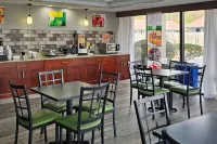 Quality Inn Near Six Flags Douglasville - parking