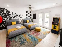 Modern 4-story Townhome Med Center Sleeps 8 - 3-Star