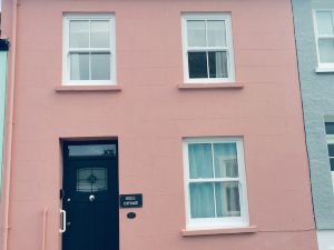 Shell Cottage - 2 Bedroom Holiday Home - Tenby