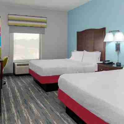 Hampton Inn & Suites Winston-Salem/University Area Rooms