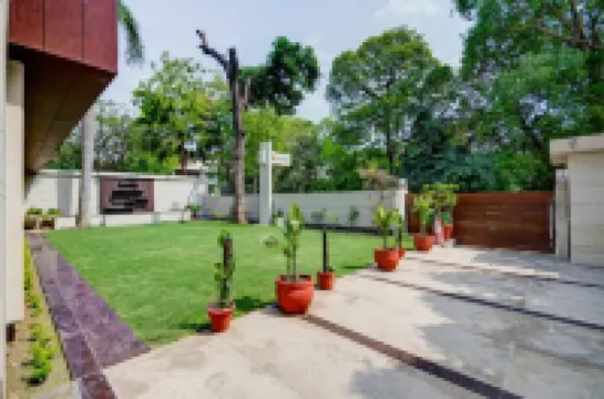 La Sagrita Hotel dekat National Zoological Park