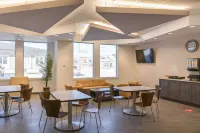 穆索尼温德姆速8酒店 - 停車場