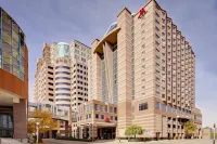 Cincinnati Marriott at RiverCenter Hotels near World Peace Bell