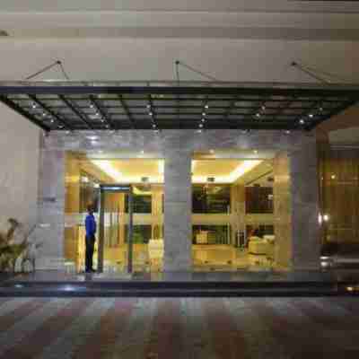 Ramada by Wyndham New Delhi Pitampura Hotel Exterior