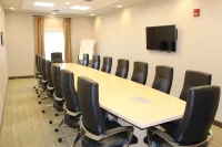 Holiday Inn Express & Suites Cold Lake Các khách sạn ở Hồ Cold