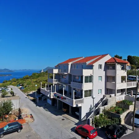 Apartments Villa Dadić