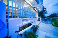 Whiteharp Beach Inn