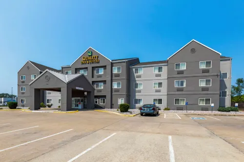 Quality Inn & Suites Keokuk North Hotels in Keokuk
