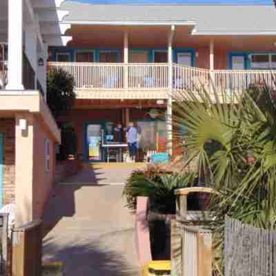 The Driftwood Lodge Hotel Exterior