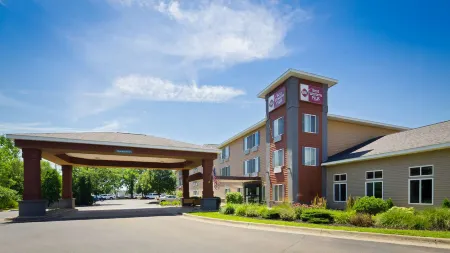 Best Western Plus Coldwater Hotel Отели в г. Branch County