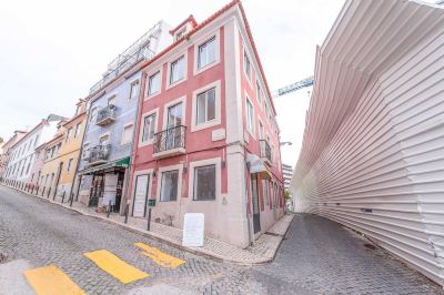 Surroundings Guestready - Bright & Spacious 2-Bed Apt with Rooftop Terrace in Alcântara Photo