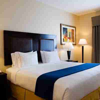 Holiday Inn Express & Suites Regina-South Rooms