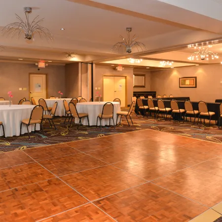 Holiday Inn Express & Suites DALLAS SOUTH - DESOTO by IHG