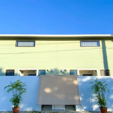 Yonehara Beach Stay Luana Отели рядом с достопримечательностью «Пляж Сукудзи»